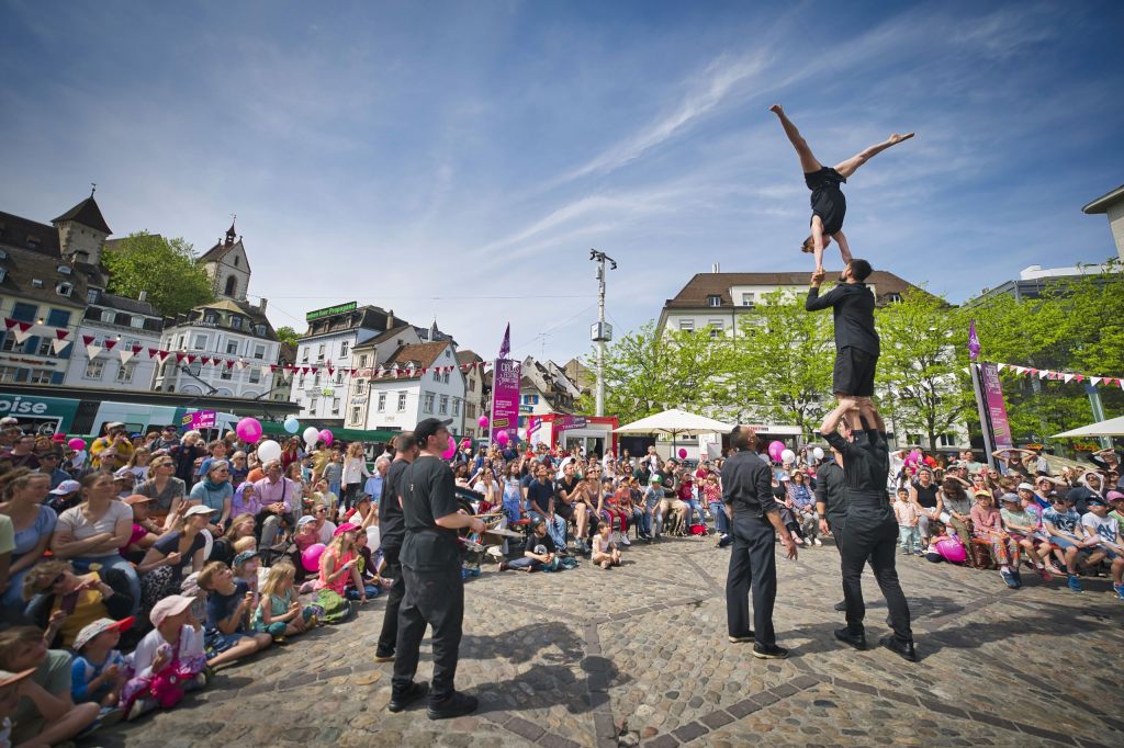 Akrobatik und Live-Musik: Das erwartet dich am diesjährigen Young Stage Festival