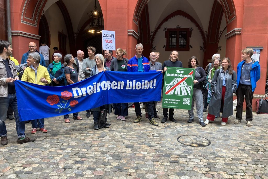 Mit über 3&#8217;400 Unterschriften: Petition gegen den Rheintunnel eingereicht
